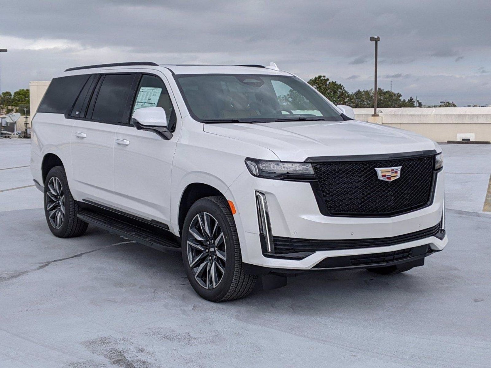 Cadillac Escalade 2021 White Edition